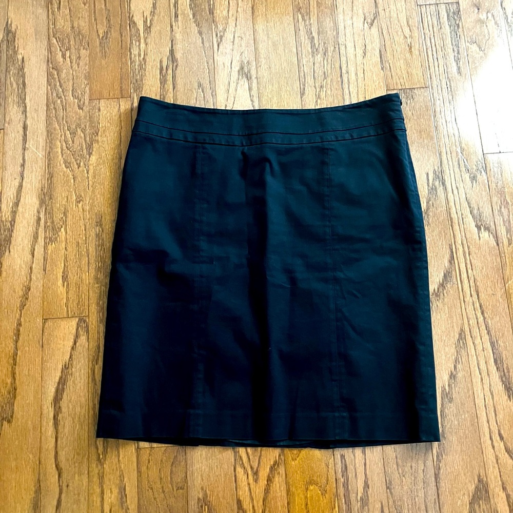 Loft black pencil skirt fully lined size 14 fits smaller, in good condition